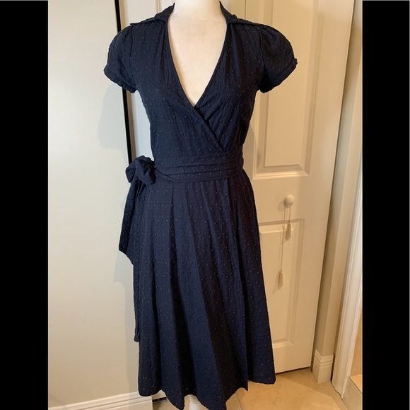 Banana Republic Dresses & Skirts - Banana Republic Eyelet Navy Blue Wrap Dress 👗